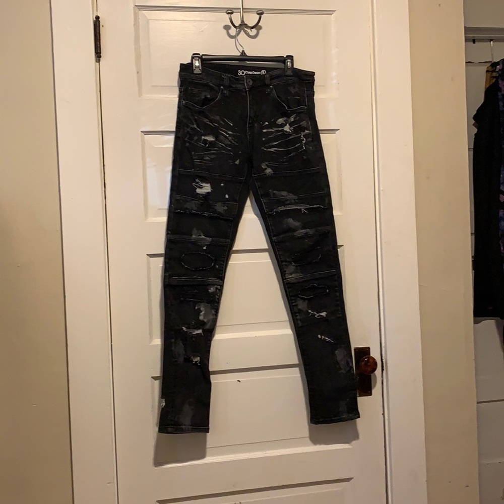 Crisp Distressed Jeans Size 30